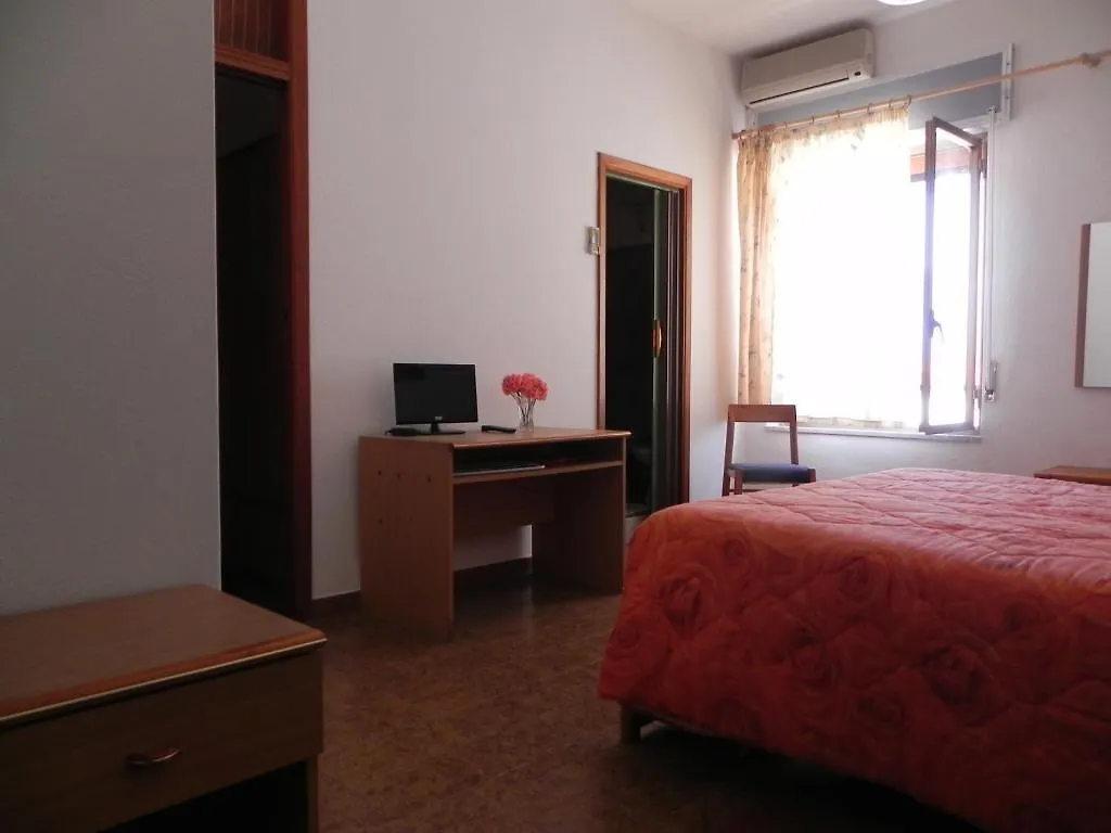 Hotel Fjby Calasetta 2*,