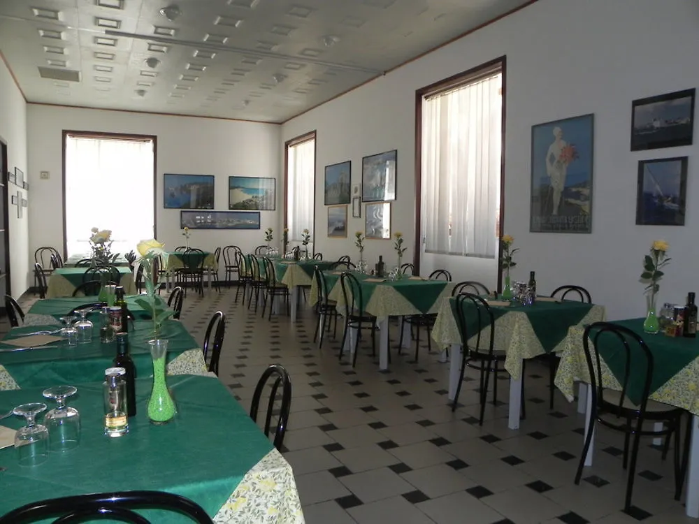 Hotel Fjby Calasetta 2*,  Italia